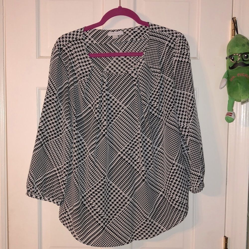 NY&CO B&W Houndstooth Pleated Top